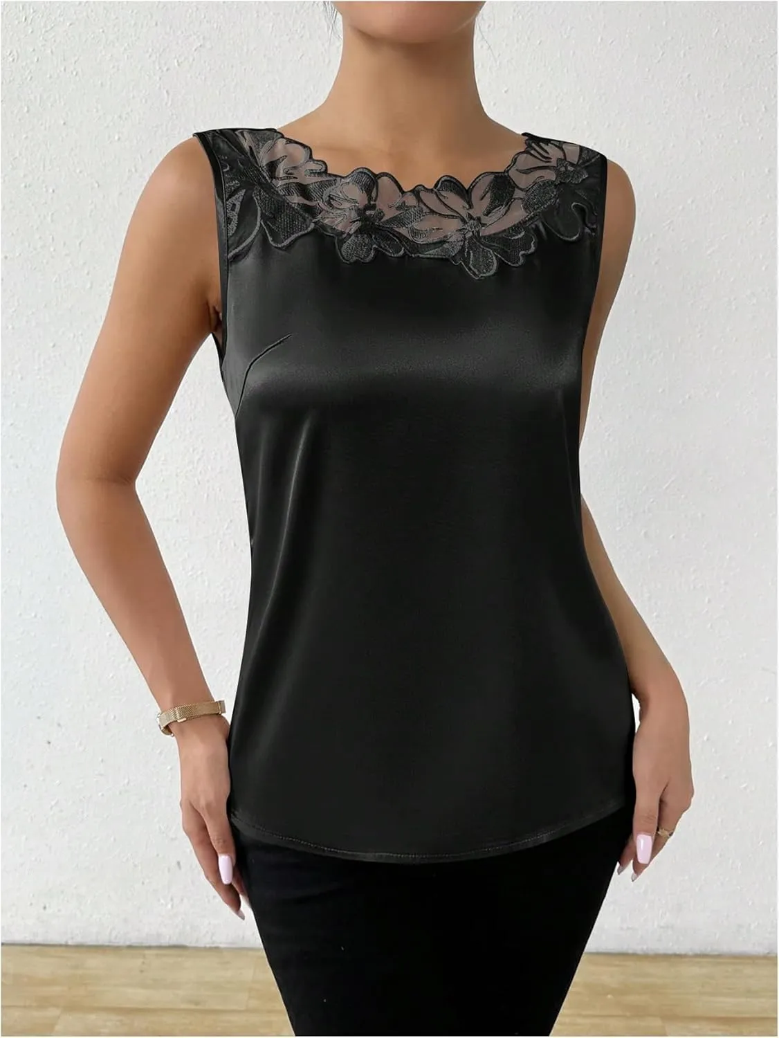 SweatyRocks Women's Satin Contrast Lace Crew Neck Sleeveless Blouse Appliques Summer Tank Tops