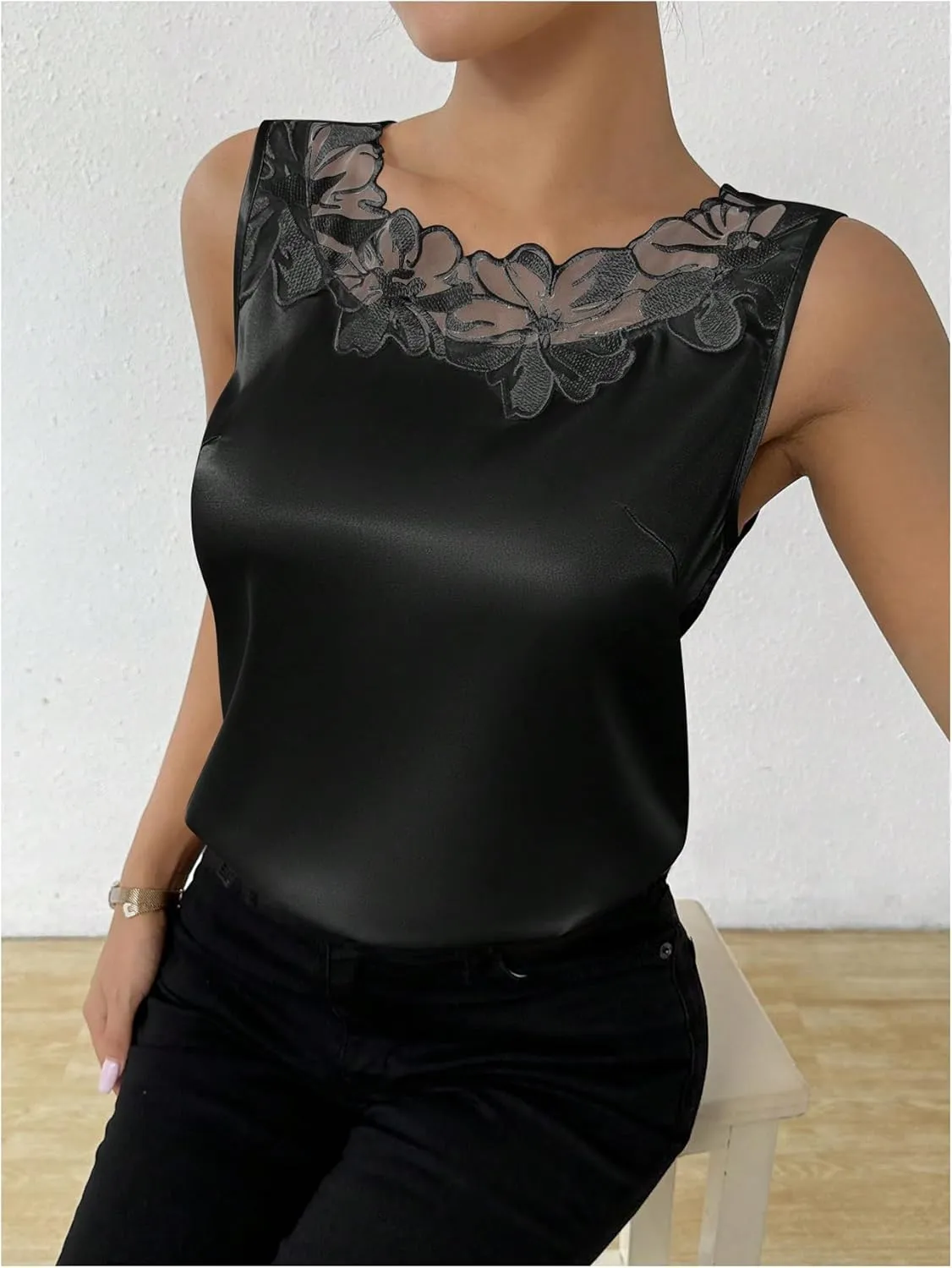 SweatyRocks Women's Satin Contrast Lace Crew Neck Sleeveless Blouse Appliques Summer Tank Tops