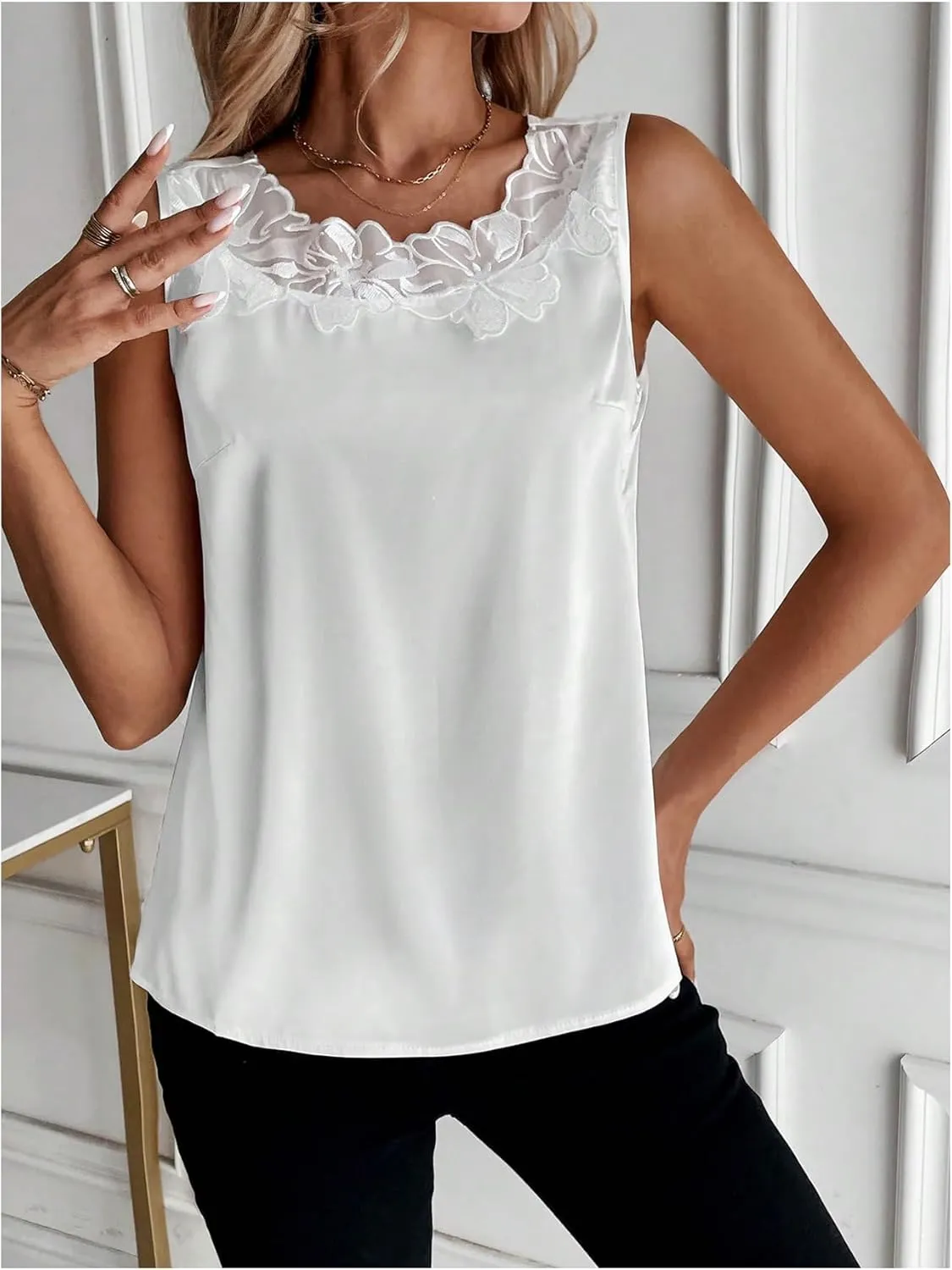 SweatyRocks Women's Satin Contrast Lace Crew Neck Sleeveless Blouse Appliques Summer Tank Tops